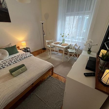 Feel Like Home - Cozy Downtwon Studio For 2 Βουδαπέστη Εξωτερικό φωτογραφία